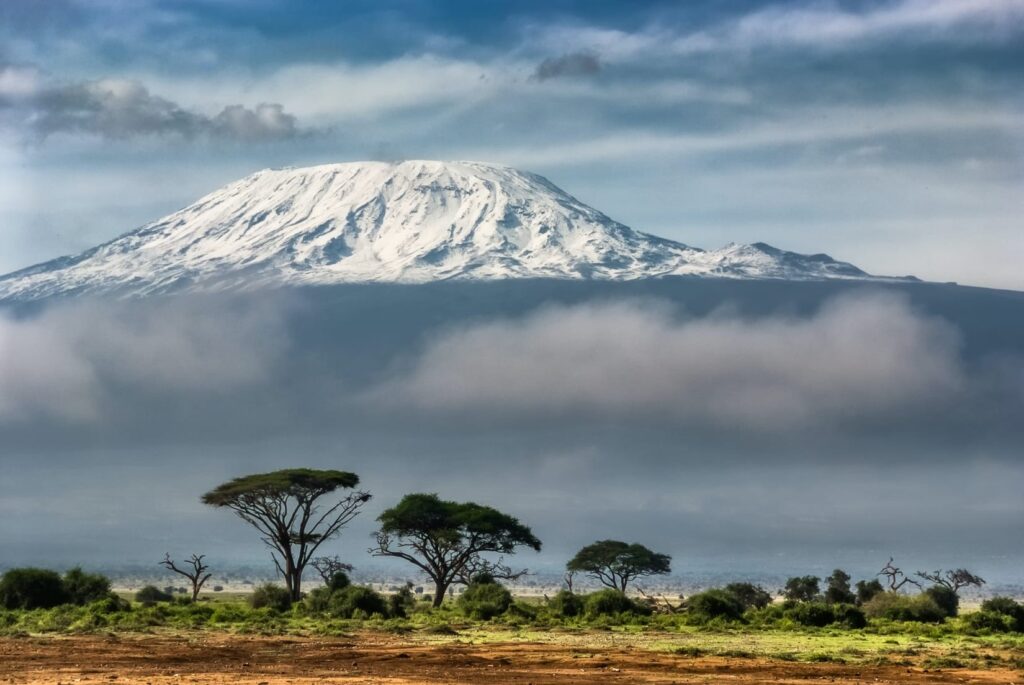 climbing kilimanjaro scaled 1